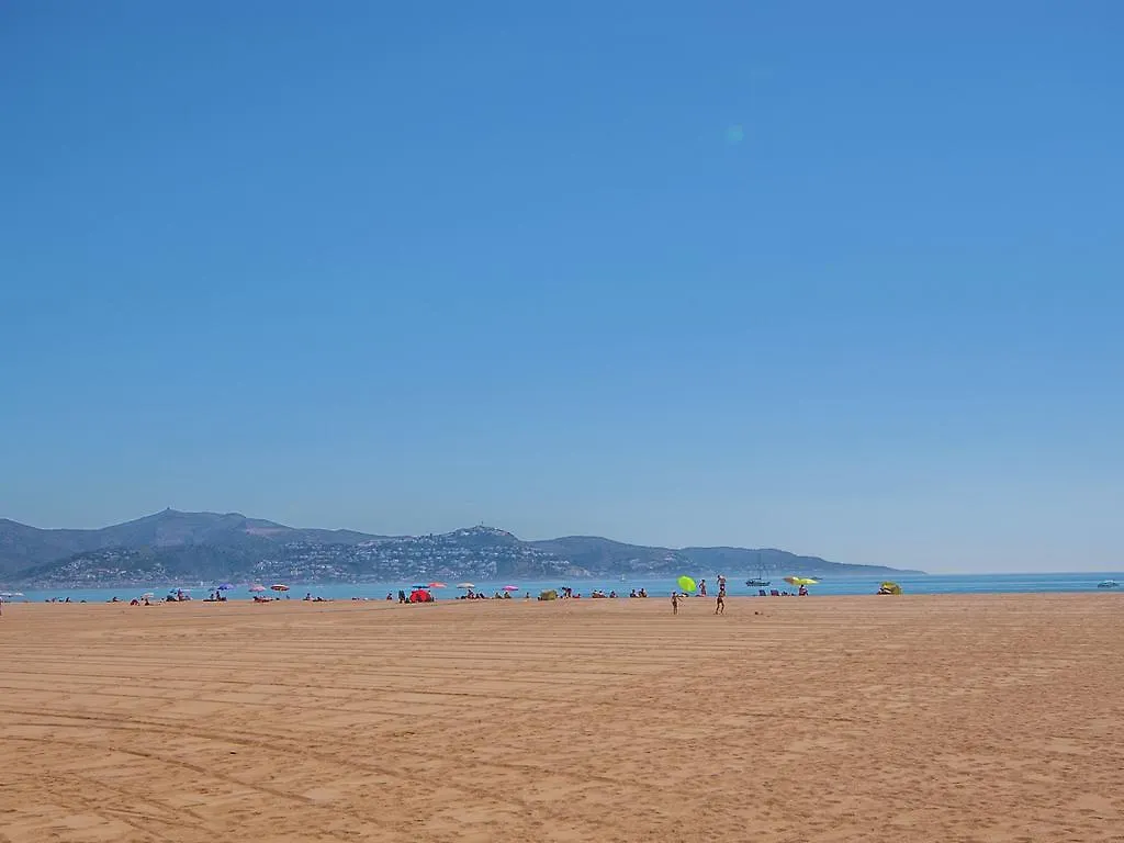 Belvilla By Oyo Can Bertu Sant Pere Pescador 0*,